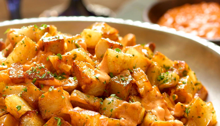 potato in hot sauce,potato in hot sauce recipe,hunger struck,food,snack recipe,easy recipes,benefits of coriander