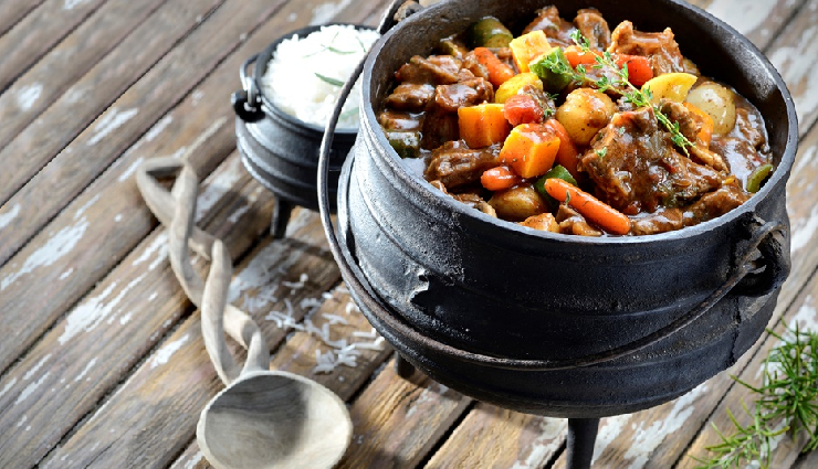 south african cuisine highlights,must-try dishes south africa,traditional south african food,authentic south african recipes,braai culture in south africa,bobotie recipe history,boerewors and pap tradition,chakalaka and pap pairing,potjiekos slow-cooked stew,south african dessert delights