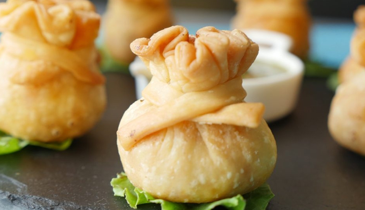 Recipe- Chinese Potli Samosa With Schezwan Sauce