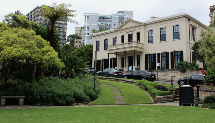 potts point,sydney,things to do at potts point,picnic date at garden island,elizabeth bay house,woolloomooloo wharf,artwork at artspace,el alamein war memorial fountain,mcelhone stairs