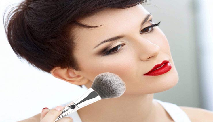 beauty tips,beauty tips in hindi,makeup tips,makeup tips in hindi,foundation on face,tips to applying foundation on face