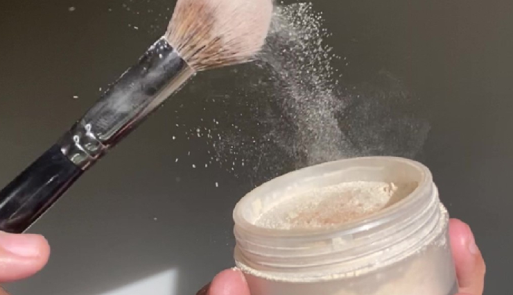 makeup for oily skin,oily skin makeup tips,oil-free makeup products,mattifying primer for oily skin,foundation for oily skin,translucent powder for oily skin,blotting papers for oily skin,waterproof eye makeup for oily skin,setting spray for oily skin,skincare routine for oily skin,makeup removal for oily skin,how to apply makeup on oily skin