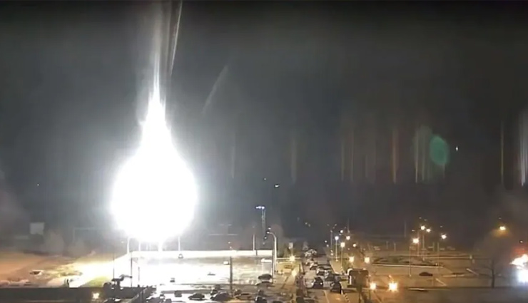 रूसी हमले से यूरोप के सबसे बड़े न्यूक्लियर पावर प्लांट में लगी भीषण आग, यूक्रेन का दावा- अगर यह उड़ा तो हो सकता है Chernobyl से 10 गुना बड़ा हादसा