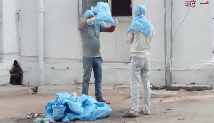 पटना : अस्पताल से फरार हुई 72 साल की कोरोना संदिग्ध महिला, खुले में PPE Kit जलाते दिखे सफाईकर्मी