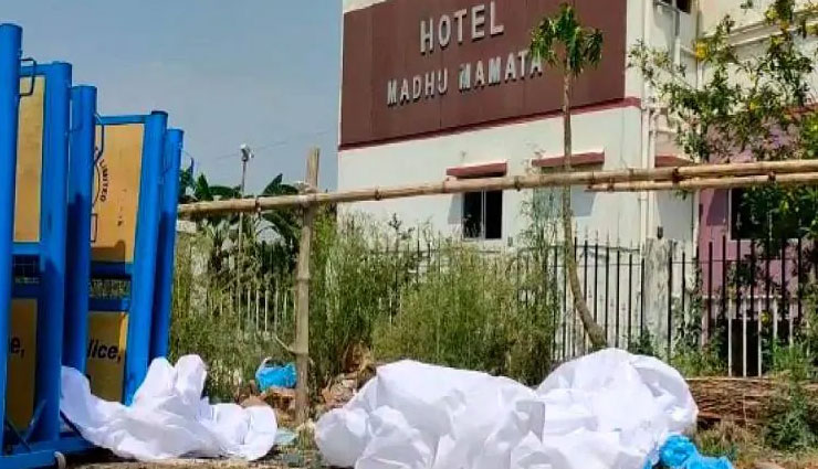 लापरवाही / डॉक्टरों ने सड़क पर छोड़ दिए PPE Kit, कई लोगों में दिखे कोरोना के लक्षण
