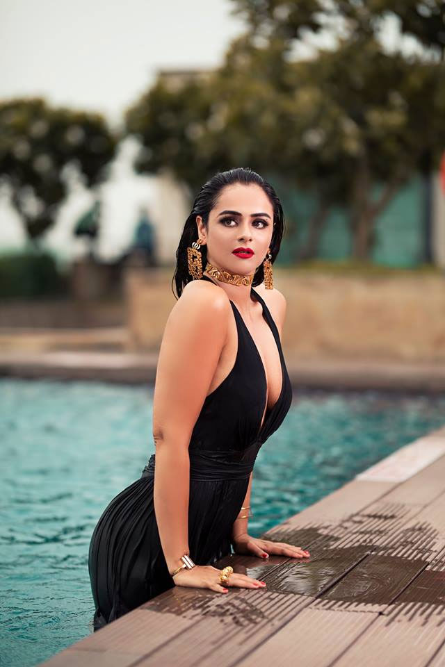 prachi tehlan pool pictures,prachi tehlan hot pics,prachi tehlan,entertainment news
