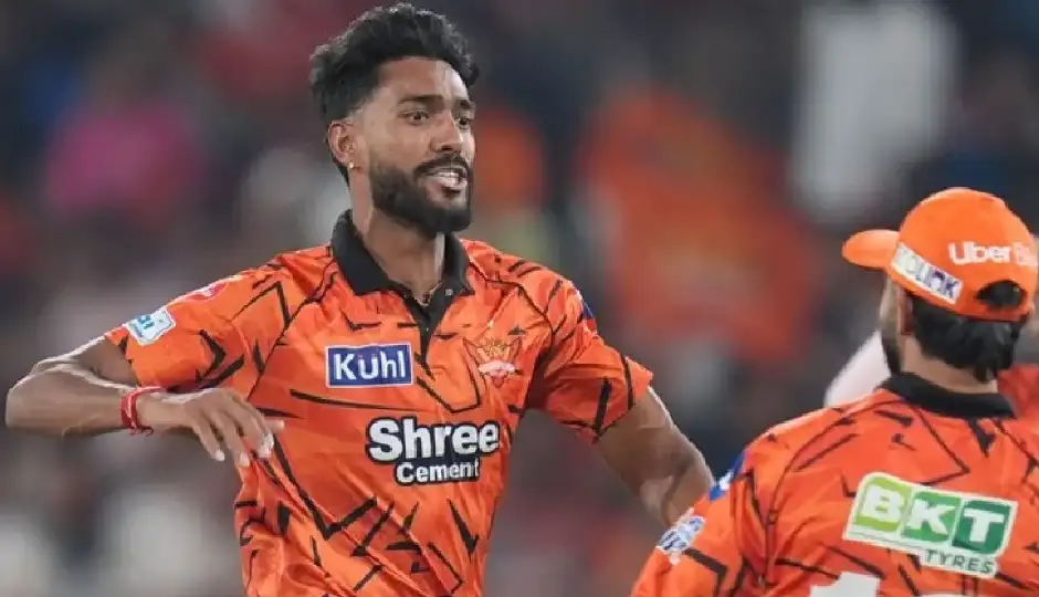 एक ओवर में 3 विकेट लेकर छा गया ये गेंदबाज, 10 साल की मेहनत और बहन की शादी तक छोड़ने की कहानी से जानिए प्रफुल्ल की सफलता का सफर