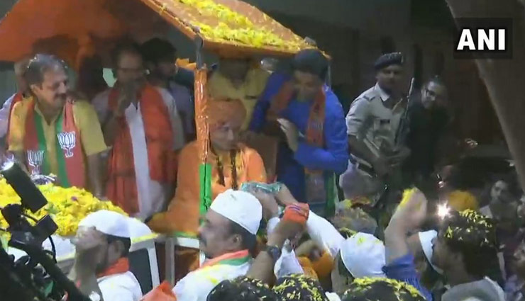 भोपाल: मुस्लिमों ने किया प्रज्ञा ठाकुर का स्वागत, साध्वी बोलीं- ये एकता का प्रमाण है