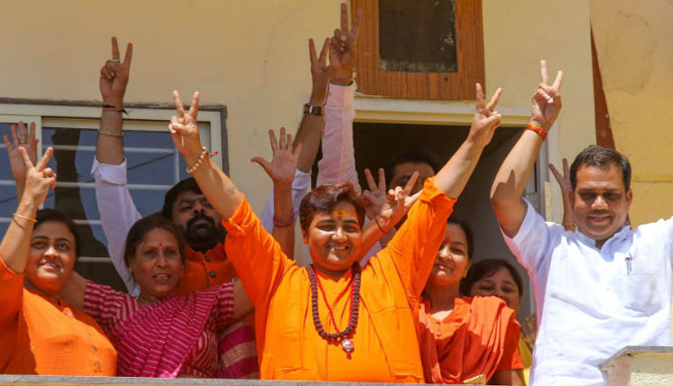 साध्वी प्रज्ञा सिंह ठाकुर ने कहा- निश्चित मेरी विजय होगी, अधर्म का नाश होगा, सुषमा स्वराज बोलीं- BJP को जीत दिलाने के लिए मोदीजी का अभिनंदन