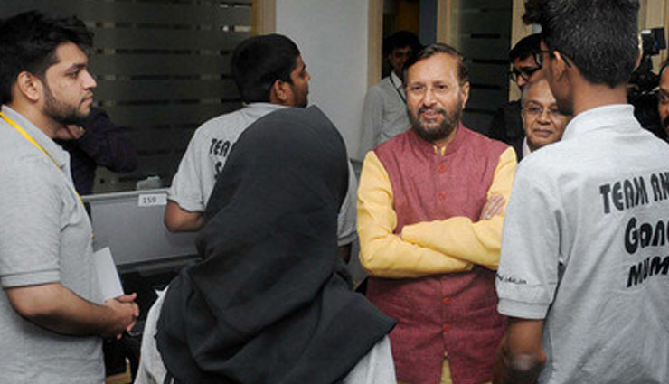 पेपर लीक मामला : आईआईटी छात्र बनाएंगे रणनीति, प्रकाश जावड़ेकर ने मांगी मदद