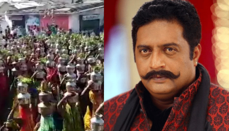 गुजरात: कोरोना नियमों की उड़ी धज्जियां, प्रार्थना के लिए निकलीं सैकड़ों महिलाएं; प्रकाश राज बोले - 'गो कोरोना गो' 