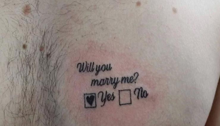 weird news,weird incident,weord idea of propose,proposes his girlfriend,propose with tatoo on chest ,अनोखी खबर, अनोखा मामला, प्यार का इजहार, प्रपोज करने का अनूठा तरीका, छाती पर टैटू बनाकर इजहार