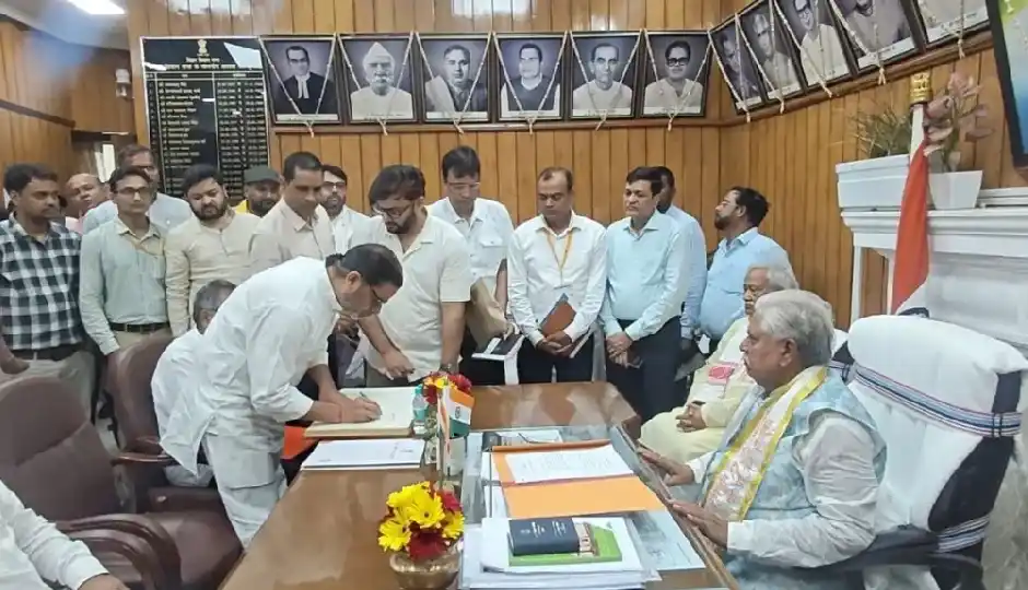 प्रशांत किशोर ने बांकीपुर विधायक के रूप में ली शपथ, बोले- 'मेरे लिए बहुत बड़ी जिम्मेदारी'