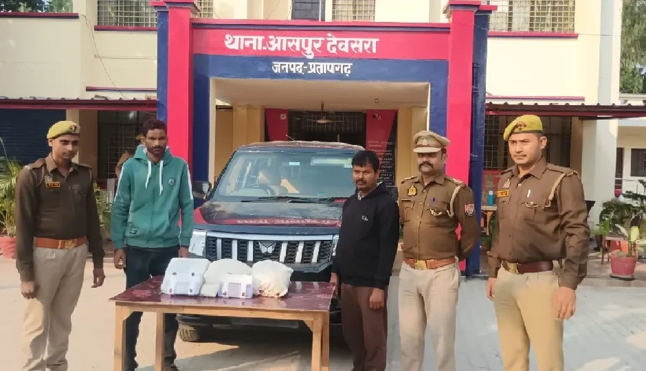 बिना नंबर प्लेट की बोलेरो से मिला ढाई किलो गांजा, दो शातिर तस्कर गिरफ्तार; 91 हजार रुपये नकद जब्त