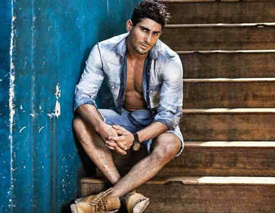 पिता की राह पर चले बब्बर, नायक से बने खलनायक, बागी-2 से वापसी