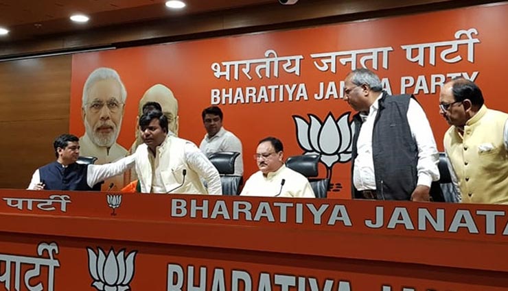 गोरखपुर से समाजवादी पार्टी के सांसद प्रवीण निषाद BJP में शामिल, कुछ दिन पहले तोड़ा था सपा-बसपा गठबंधन से नाता nishad party,sanjay nishad,praveen nishad,bjp,loksabha election 2019,up news,akhilesh yadav,samajwadi