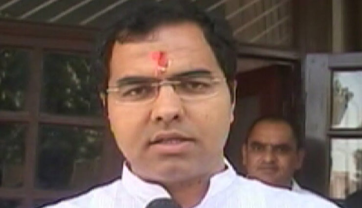 बैन हटने के बाद फिर BJP सांसद ने दिया विवादित बयान, केजरीवाल को बताया नक्सली-देशद्रोही 