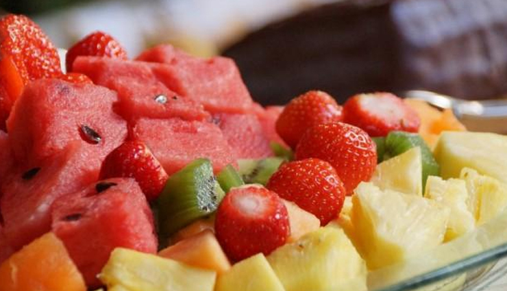 foods to avoid during monsoon season,monsoon season food precautions,foods to skip in rainy season,unsafe foods for monsoon,street food risks during monsoon,leafy greens and monsoon season,raw salads and monsoon food safety,seafood dangers in rainy season,fried and oily foods during monsoon,dairy products and monsoon food hygiene