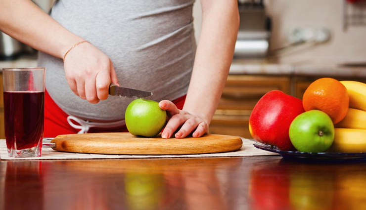 प्रेग्नेंसी के दौरान बनाए इन 8 आहार से दूरी, बच्चे पर पड़ता है बुरा असर
