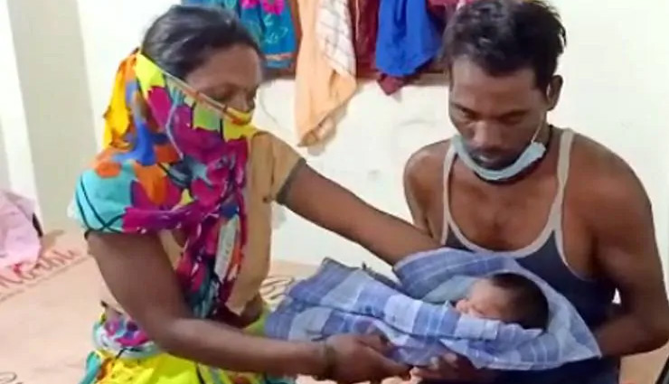 नौ महीने की गर्भवती मजदूर महिला ने सड़क पर ही दिया बच्चे को जन्म, फिर उठाकर घर चल पड़ी migrant women labor,maharashtra,indian railway,lockdown,coronavirus,lockdown news,weird news