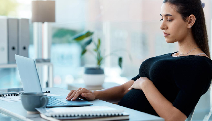 pregnancy and work balance,working during pregnancy advice,pregnancy work safety tips,managing job responsibilities while pregnant,maternity and career balance,workplace considerations for pregnant women,pregnant employee guidelines,balancing work and pregnancy health,tips for working moms-to-be,pregnancy-friendly work practices