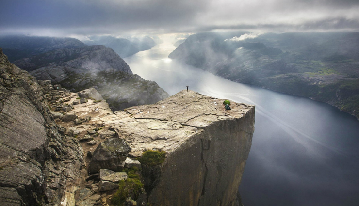 hot tourist spot,norway tourist spot,trolltunga,lofoten islands,preikestolen,alesund,jotunheimen national park,bergen,geirangerfjord,stetind,oslo,runde island,travel,holidays,travel guide,travel tips