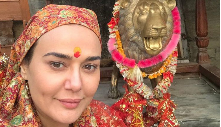 नवरात्रि पर मंदिर में ऐसी दिखीं प्रीति जिंटा, वायरल हुई तस्वीर