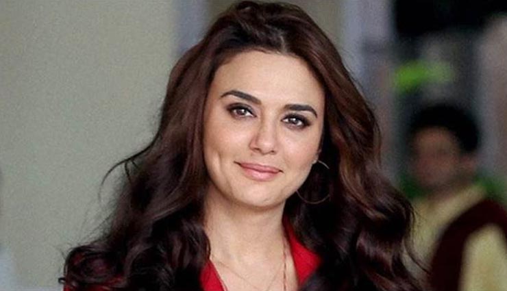 लॉकडाउन में फिट रहने के लिए प्रीति जिंटा ने लगाया जुगाड़,  एक्सरसाइज का वीडियो वायरल