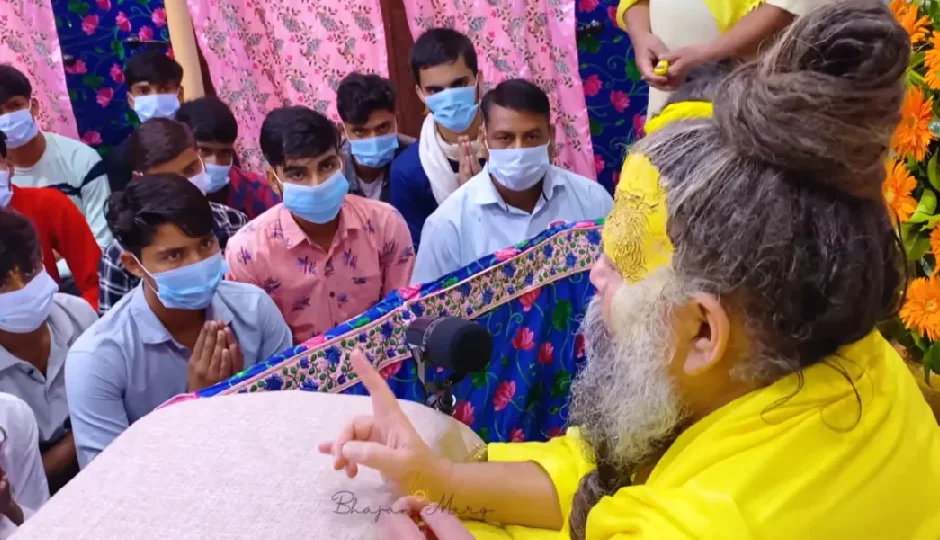 प्रेमानंद महाराज के आश्रम को लेकर फैल रही अफवाहों पर ट्रस्ट की अपील, कहा- अधूरी जानकारी से छवि धूमिल न करें