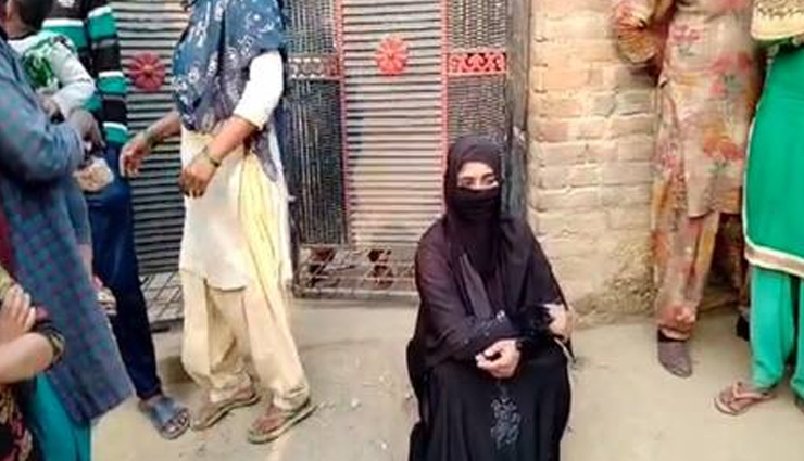 बरेली: प्रेमी के घर के बाहर धरने पर बैठी युवती, लगाए गंभीर आरोप, FIR दर्ज