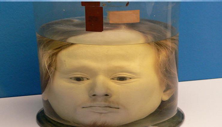 OMG!! इस सीरियल किलर का सिर 150 सालों से रखा है प्रिज़र्व