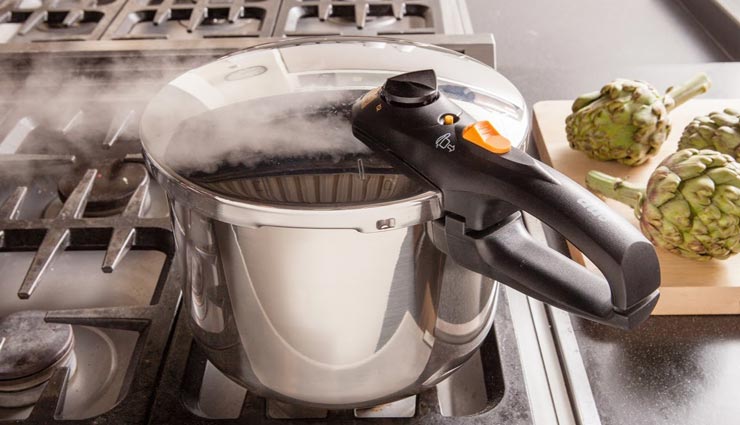 pressure cooker,pressure cooker tips,pressure cooker uses,accidents by pressure cooker,kiychen tips,cooking tips ,प्रेशर कुकर, प्रेशर कुकर टिप्स, प्रेशर कुकर की गलतियां, प्रेशर कुकर से हादसे, किचन टिप्स, कुकिंग टिप्स 