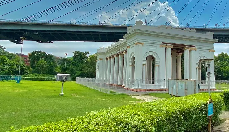 kolkata travel guide,best places to visit in kolkata,kolkata tourism,historic trams in kolkata,colonial architecture kolkata,things to do in kolkata,city of joy,kolkata culture,kolkata food destinations,kolkata must-see attractions