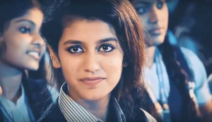 सोशल मीडिया पर प्रिया प्रकाश वारियर ने मचाया तहलका तो मां ने बताई चौकाने वाली बात