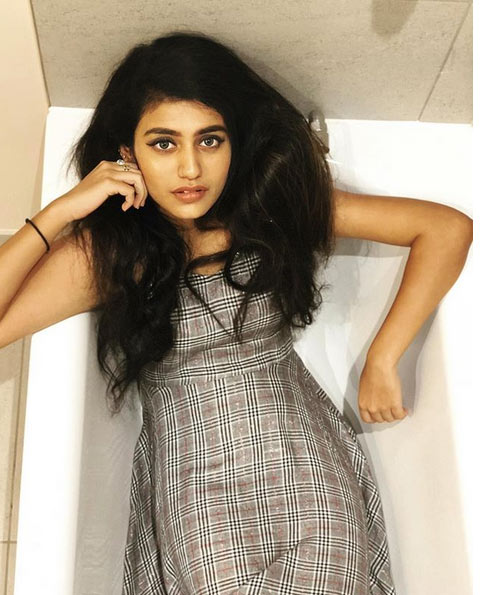प्रिया प्रकाश वारियर का नया बाथटब अवतार, फोटोशूट हुआ वायरल, तस्वीरे priya prakash varrier,priya prakash varrier latest photoshoot,wink girl priya prakash varrier latest photoshoot