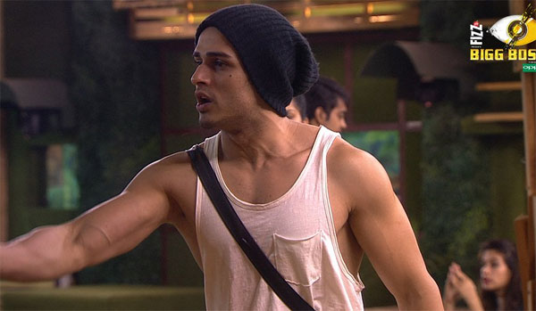 बिग बॉस 11 : प्रियांक पर बरसी अर्शी खान, 'कहाँ अपने कपड़े फाडून्गी, तुम्हारे बाप ने नहीं खरीद के दिए हैं' bigg boss 11,Salman Khan,arshi khan,priyank,hina khan,bigg boss news