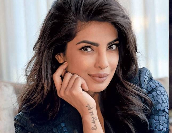 प्रियंका ने भारतीय फैंस के लिए अपनी फोटो शेयर की सोशल मीडिया पर 