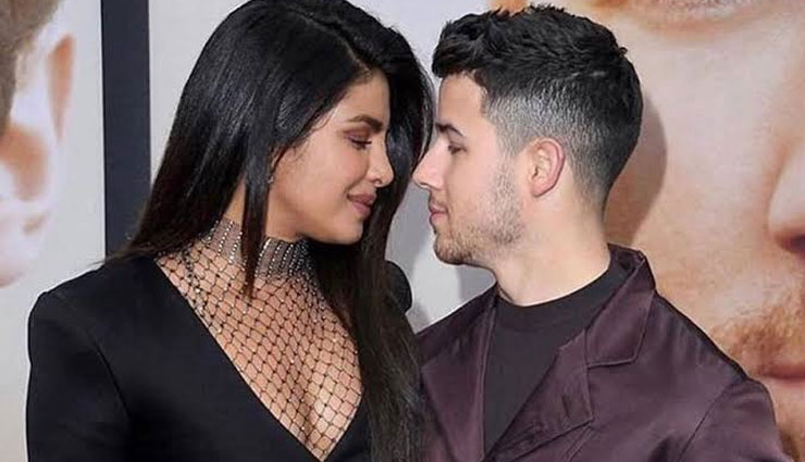 VIDEO- Priyanka Chopra celebrates Christmas with Nick Jonas, decorates 'Ninja' cookies
