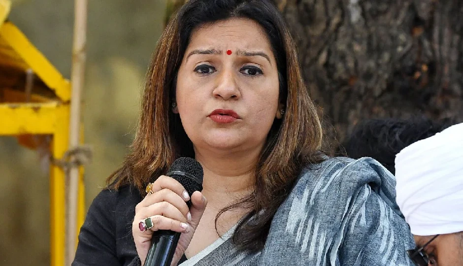 ‘एक राष्ट्र-एक पार्टी’ की ओर BJP का प्रयास, प्रियंका चतुर्वेदी ने PM-CM को हटाने वाले बिल का किया विरोध