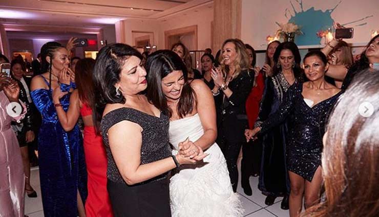 न्यूयॉर्क में अपनी होने वाली सास संग जमकर नाचीं प्रियंका चोपड़ा, वीडियो वायरल