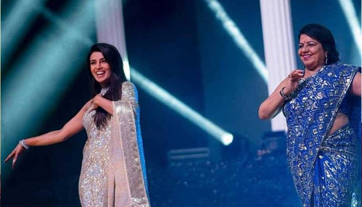 संगीत में मां के साथ नाचीं प्रियंका, निक जोनास ने शादी की खुशी में इस तरह जमाया रंग, तस्वीरें