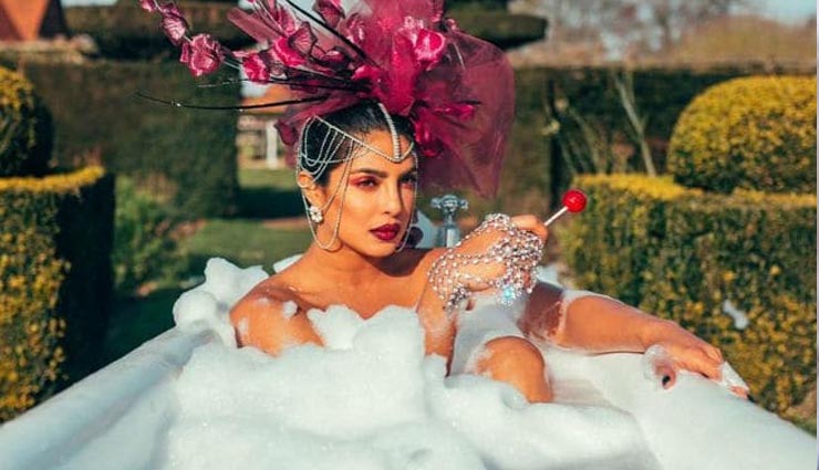 इंटरनेट पर वायरल हुई प्रियंका की ‘बाथटब’ तस्वीर, कर रही हैं शूटिंग