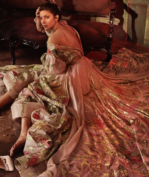 priyanka chopras latest photoshoot,harpers baazaar,bazaar vietnam,entertainment news