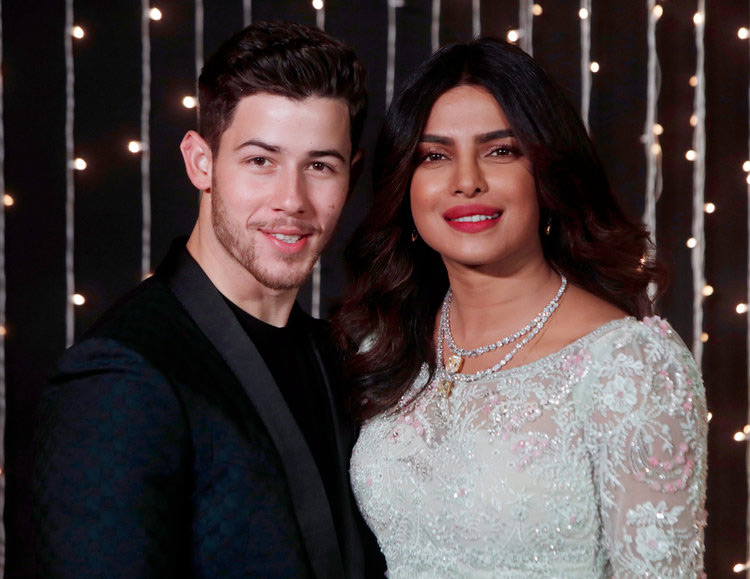 bollywood couples,bollywood couples age  gap,priyanka chopra and nick jonas,aishwarya rai bachchan and abhishek bachchan,kareena kapoor and saif ali khan,shahid kapoor and mira rajput,bipasha basu and karan singh grover