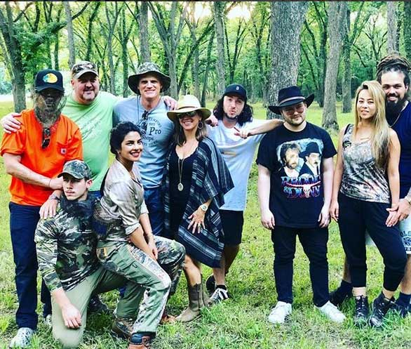 OMG... आखिर इस वजह से प्रियंका चोपड़ा के साथ निक ने करी अपने रिश्ते की शुरुआत, इंटरव्यू के दौरान किया खुलासा bollywood,priyanka chopra,nick jonas,holidays,viral photos,priyanka kiss nick