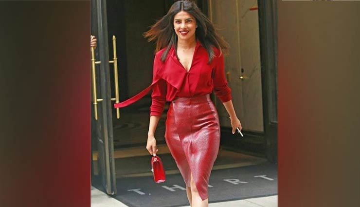 OMG! प्रियंका चोपड़ा की इस खूबसूरत लाल ड्रेस की कीमत है तक़रीबन 3 लाख रूपये bollywood,priyanka chopra,priyanka chopra red dress,priyanka chopra photo