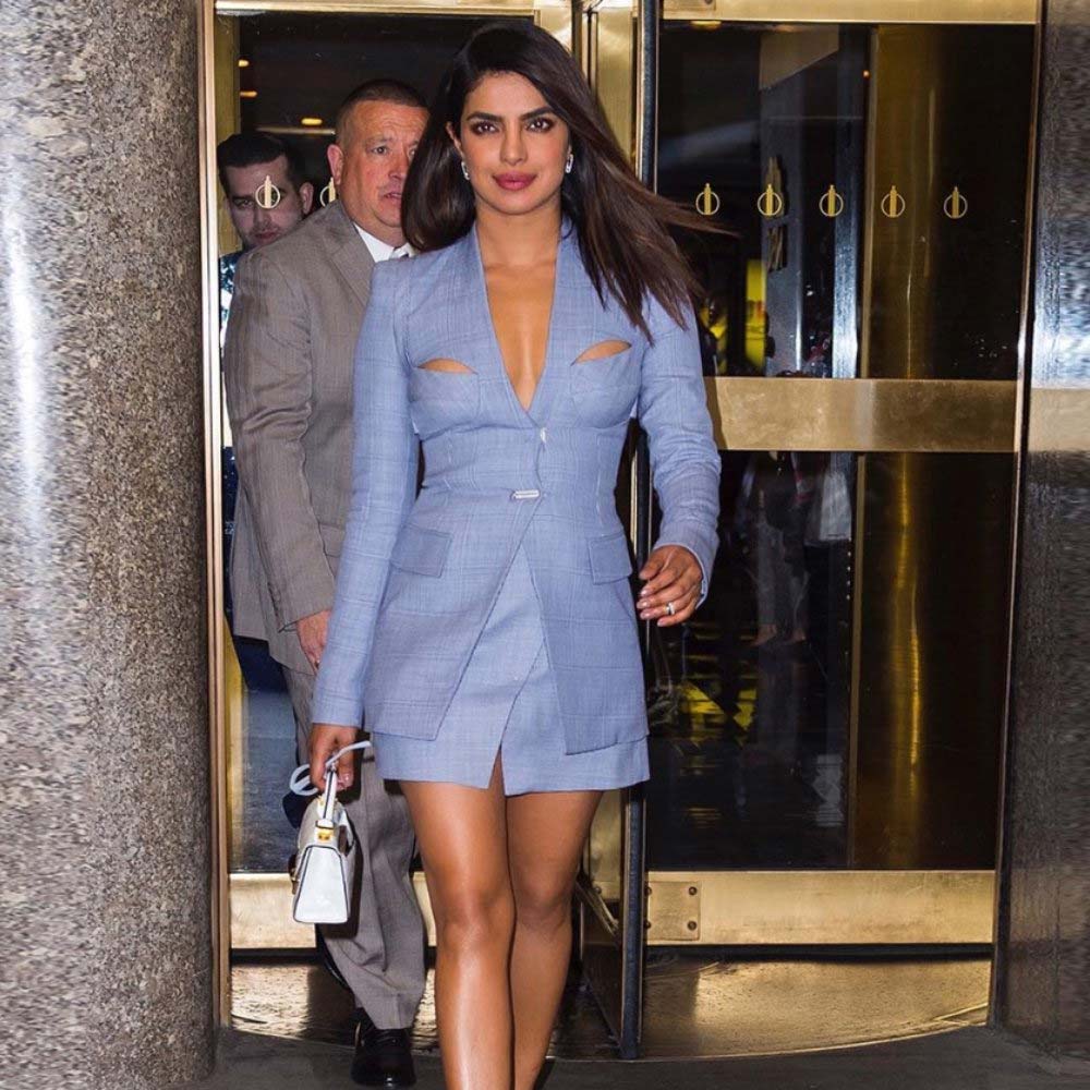 bollywood,priyanka chopra,trolled,twitter,dress