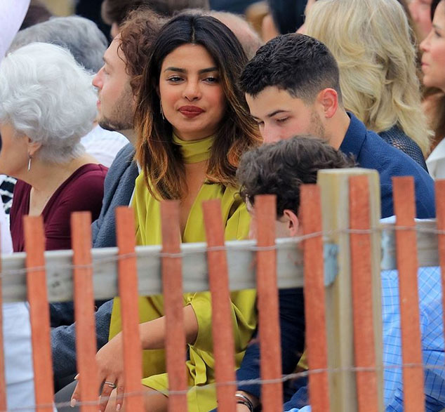 bollywood,priyanka chopra,nick jonas,viral photo