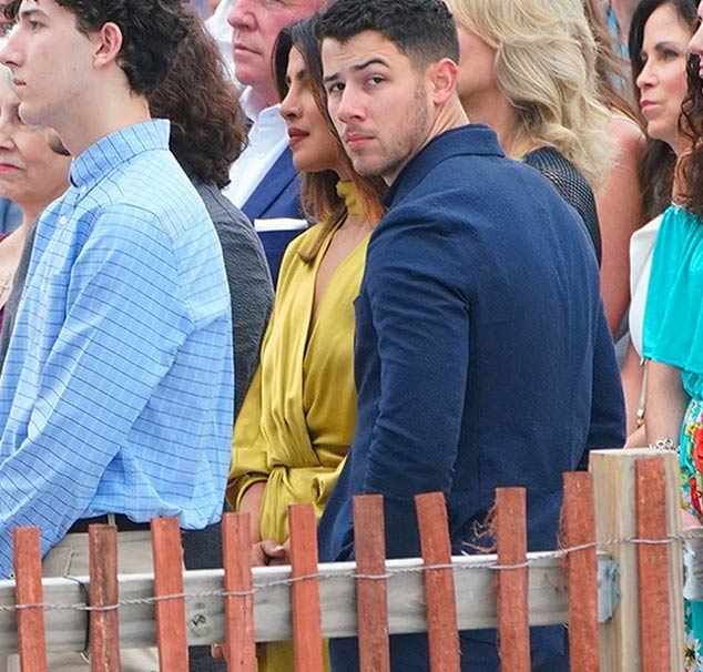 bollywood,priyanka chopra,nick jonas,viral photo