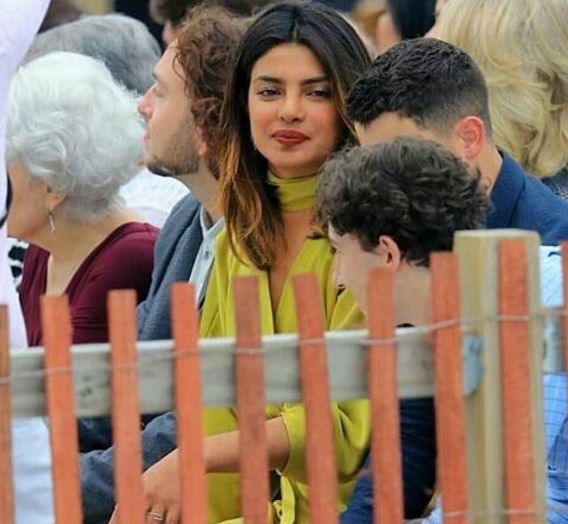 bollywood,priyanka chopra,nick jonas,viral photo